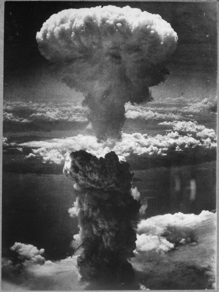 El 6 de agosto de 1945, la ciudad  nipona de Hiroshima recibió una bomba de uranio que provocó la muerte de unas 140 000 personas. Tres días después, el 9 de agosto, fue arrojada sobre Nagasaki otra bomba nuclear.
#TenemosMemoria
#Cuba