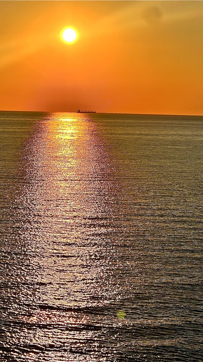 Aceleye gerek yok ..Parlamaya gerek yok…Kendinden başka bir şey olmaya gerek yok
Virginia Woolf
6Ağustos, 2024
Bozcaada 
Günbatımı