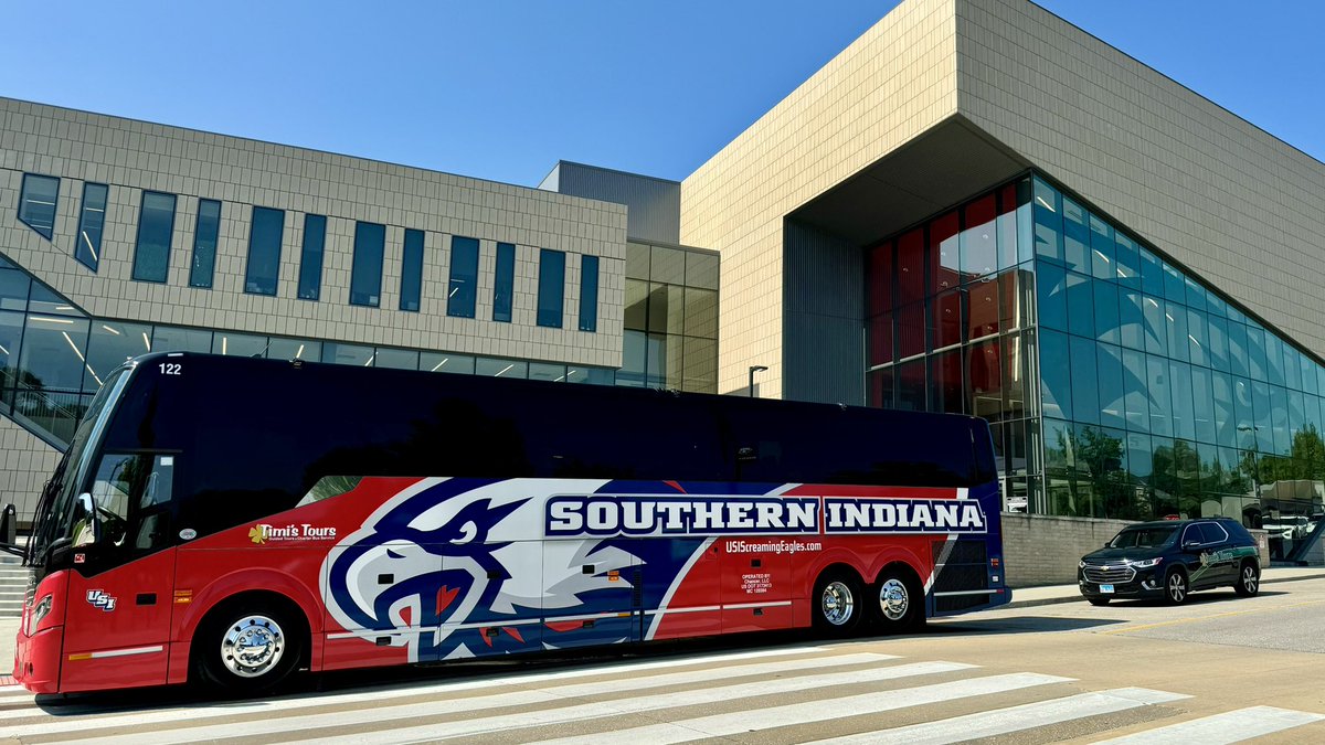 USIAthletics's tweet photo. 🔵🦅🔴 The Screaming Eagles are coming to your city! Keep an eye out this year for the @TimisTours USI bus on the road. USI Athletics thanks Timi’s Tours for their work on the USI-branded bus wrap and transporting our teams for road trips.

@usiwsoc is making the first trip on the bus with a visit to Carbondale, Illinois. The Screaming Eagles take on Southern Illinois University in an exhibition match Tuesday evening.

🔗 https://t.co/hXi2QyvdNS

#GoUSIEagles #ScreaglePride @USIedu