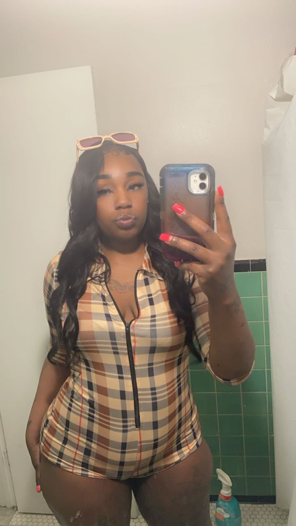 AmberJalane_'s tweet photo. 🏆retweet me I’m trying to see something 🏆 https://t.co/mEH9icwTXJ