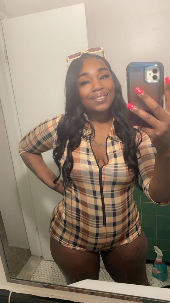 AmberJalane_'s tweet photo. 🏆retweet me I’m trying to see something 🏆 https://t.co/mEH9icwTXJ
