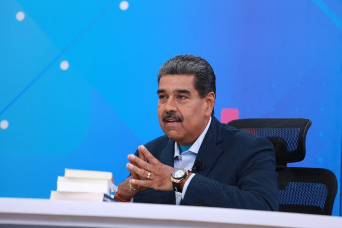 #AsiLoDijo || El Pdte. <a href="/NicolasMaduro/">Nicolás Maduro</a> "Los que se dejaron inocular el odio y tienen conciencia de eso; tiene el trabajo doble de dejar de odiar. En nombre de Venezuela, que seguro la aman, amemos y aceptemos, también, a los demás". 
#LoQueDigaNicolás #ChaoWhatsApp