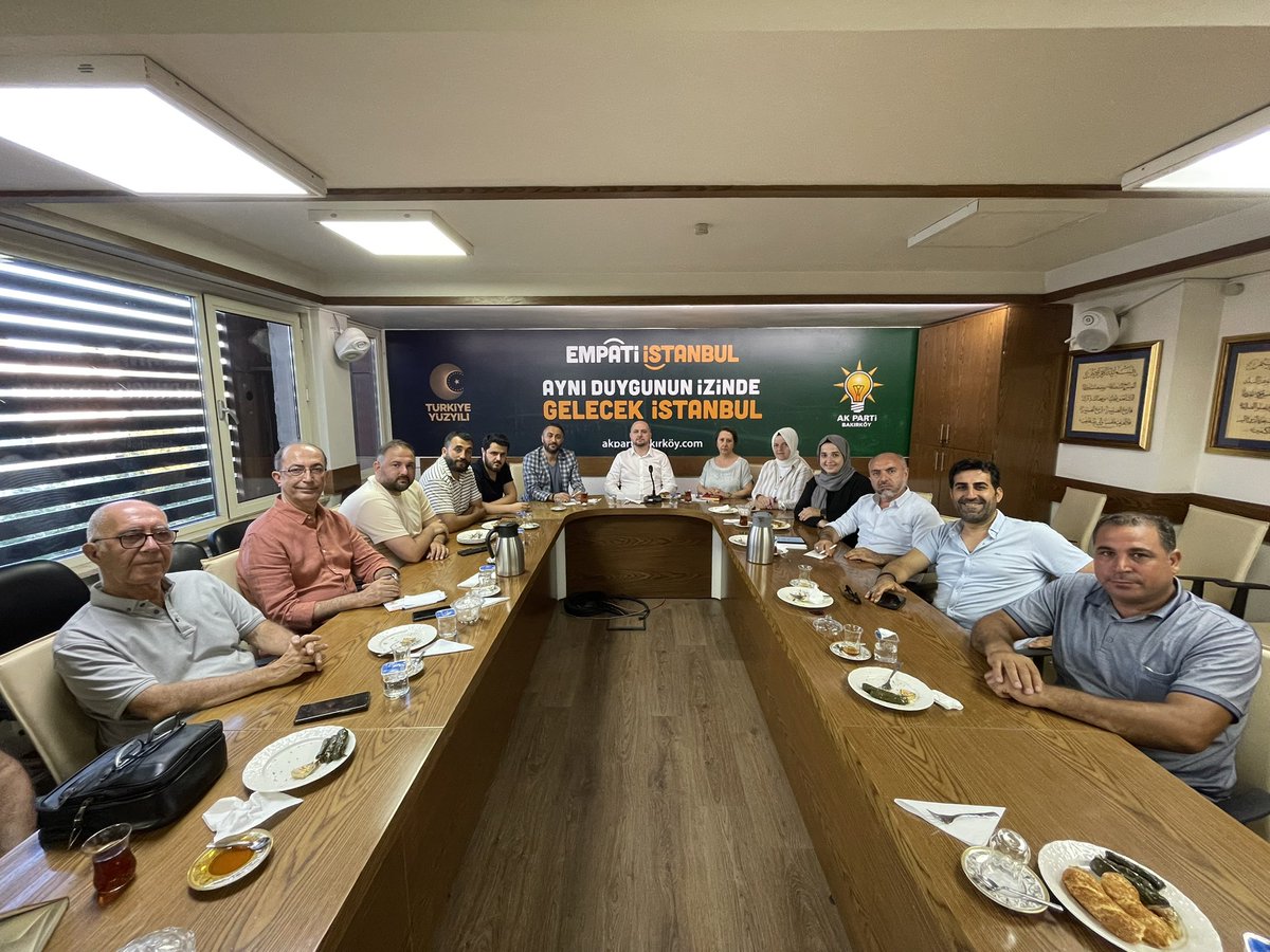 Akbakirkoy's tweet photo. İlçe Başkan Vekilimiz Siyasi ve Hukuki İşler Birim Başkanımız @MustafaMelihKan Başkanlığında,İl Koordinatörümüz @servetyazici ‘nın Katılımlarıyla,Yönetim Kurulu Toplantımızı Gerçekleştirdik.

📍AK Parti Bakırköy İlçe Başkanlığı 

@osmannurika 
@BirdalMuammer 
@AvCumaParlak https://t.co/kVvvrDrYfs