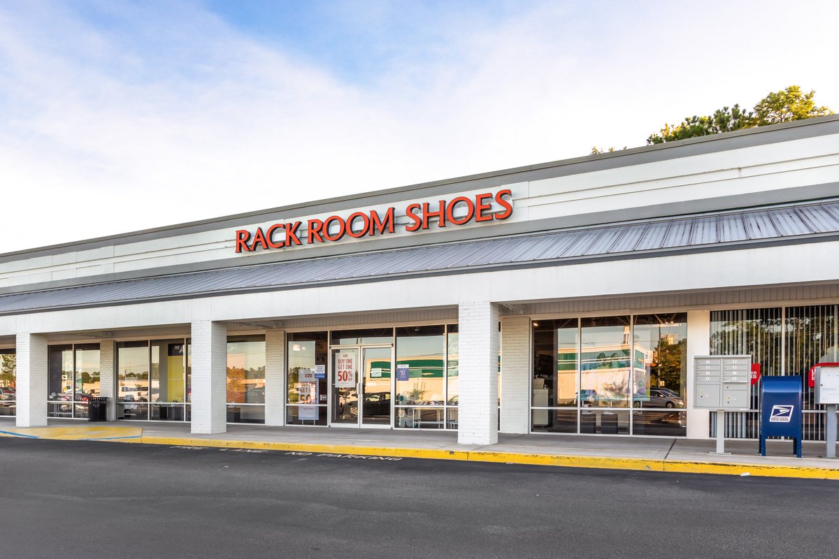 Stafford_Prop's tweet photo. . @rackroomshoes opened their doors on July 25 at our Camden Woods shopping center in #Kingsland, #Georgia – just in time for back-to-school shopping! Congrats to Will Euart and everyone involved – it’s safe to say this deal was a shoo-in! https://t.co/mF5uX1H0Wr