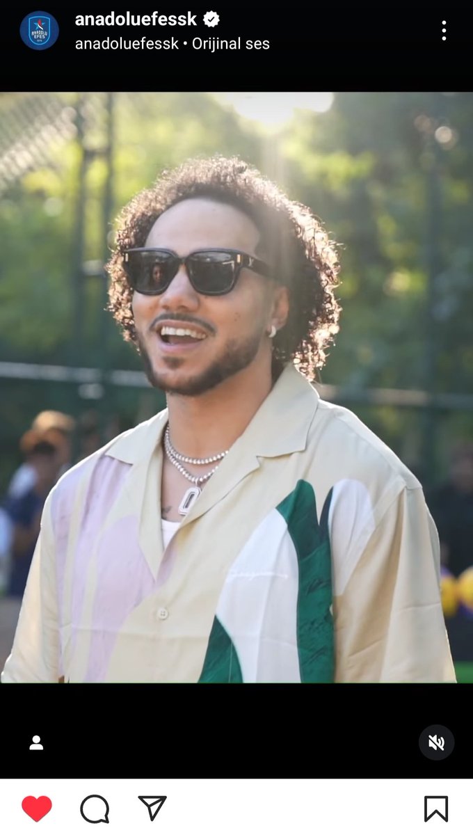 İnsta ana sayfamda Larkin kalmış girdikçe onu görüyorum en azından🤌🏻