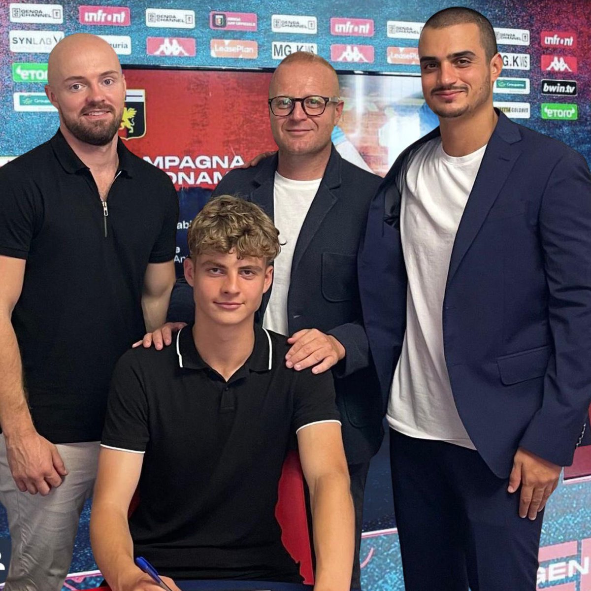 Latvian youth national goalkeeper Rendijs Mihelsons from Liepajas Futbola Skola has officially signed a three-year professional contract with Italian Serie A club Genoa CFC!