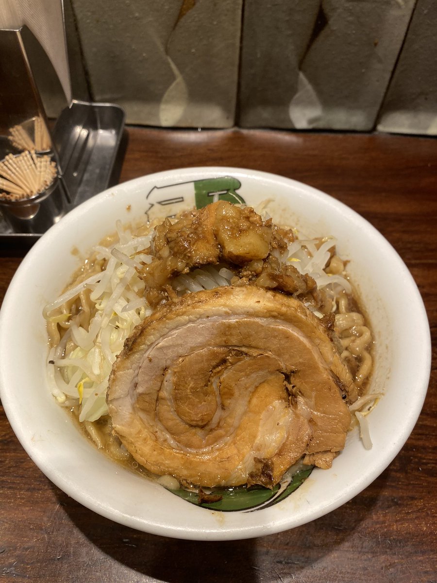 12_moooo's tweet photo. これ食べながら瓶ビールなんて空けちゃえる日曜の昼を過ごしたい。 https://t.co/ZFXNi1U4bq