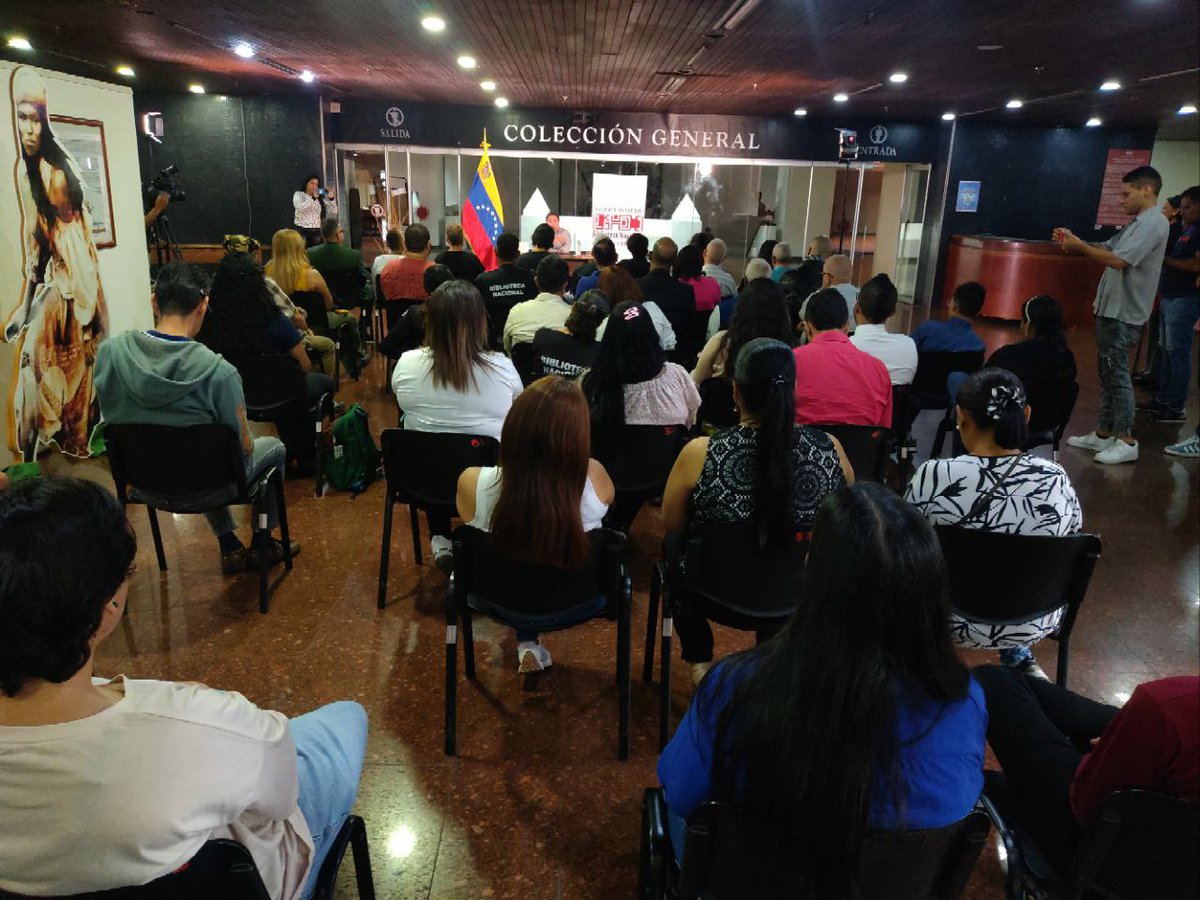 minculturave's tweet photo. #EsNoticia | Hoy en la Biblioteca Nacional conmemoramos los 200 años de la Gesta Libertaria con el conversatorio "Batalla de Junín una gesta heroica", a cargo del historiador Jorge Berrueta, director general de la Biblioteca Nacional de Venezuela.

#ChaoWhatsApp https://t.co/EPSawMS5HK