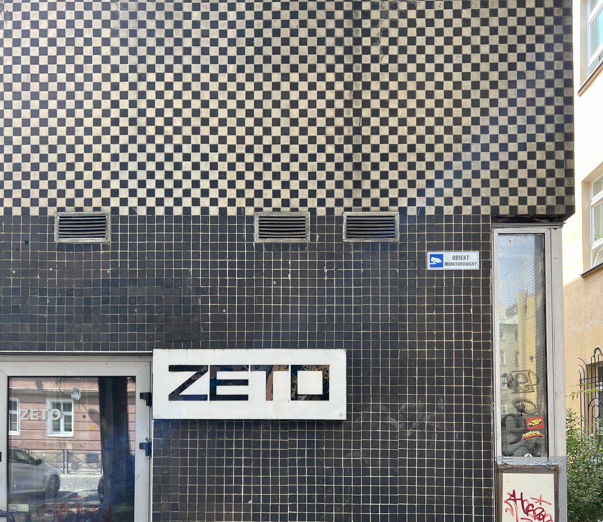 gmoult's tweet photo. the architecture of socialist computing 

anna and jerzy tarnawski, zeto electronic computing plant, wrocław, pl (1967-69) https://t.co/ZytI15QTcr