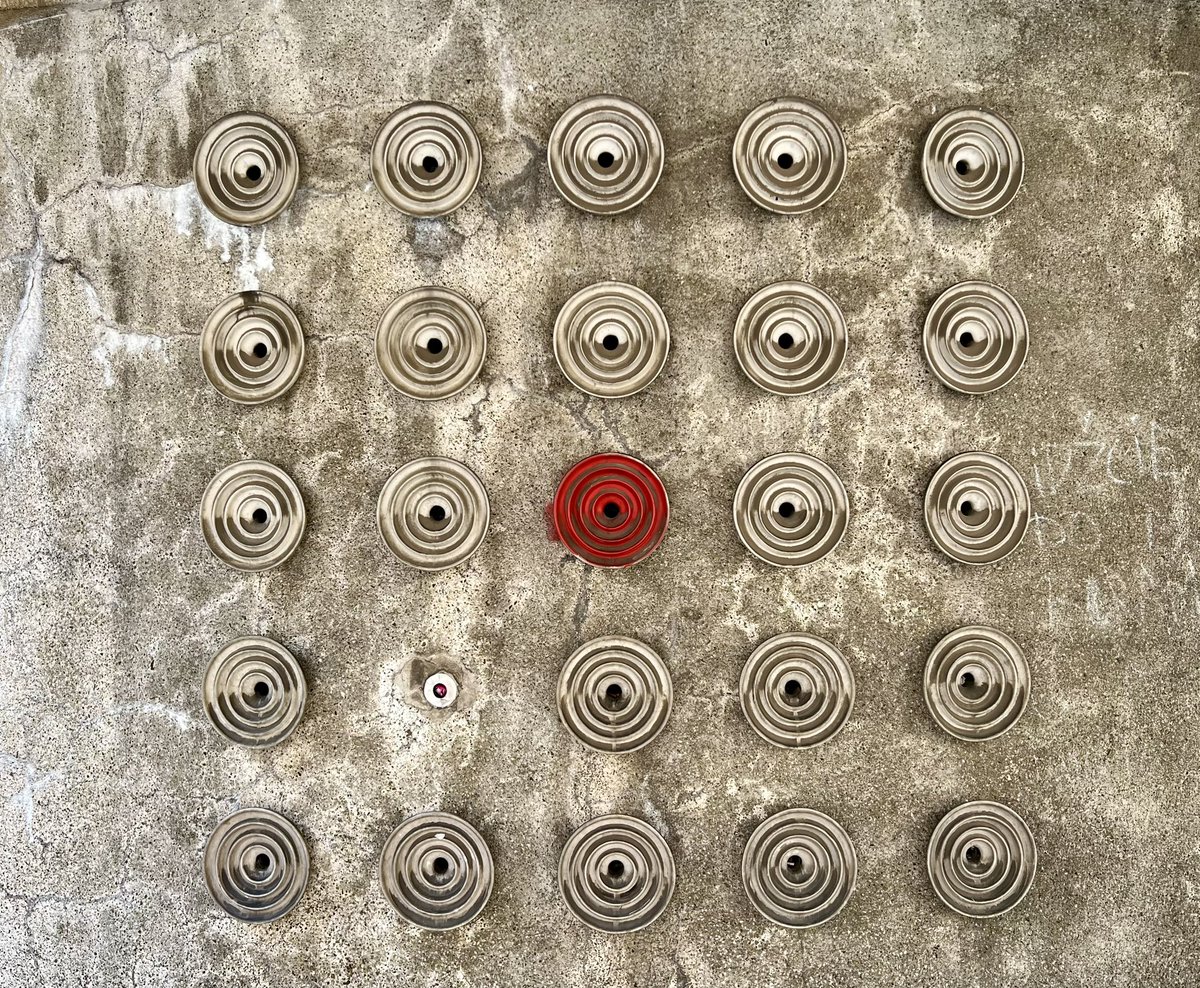 gmoult's tweet photo. the architecture of socialist computing 

anna and jerzy tarnawski, zeto electronic computing plant, wrocław, pl (1967-69) https://t.co/ZytI15QTcr