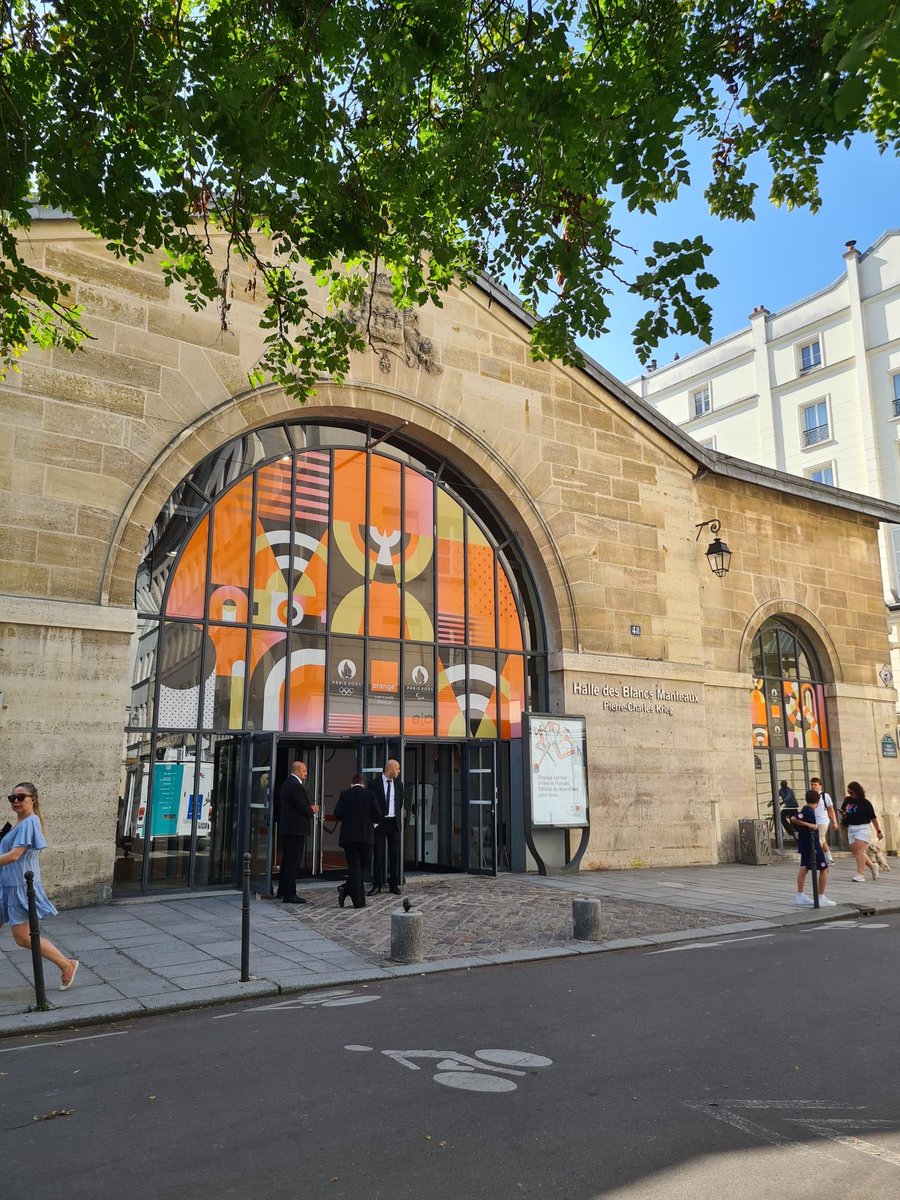mno_jl's tweet photo. Pour #Paris2024, la Halle des Blancs Manteaux se met aux couleurs de l’inclusion avec @orange !🚀
Parmi les démos : une tablette vibrante pensée pour les déficients visuels, permettant de suivre en direct la position du ballon.
On révolutionne la technologie sportive ! 👏 https://t.co/riGsCHb4OR