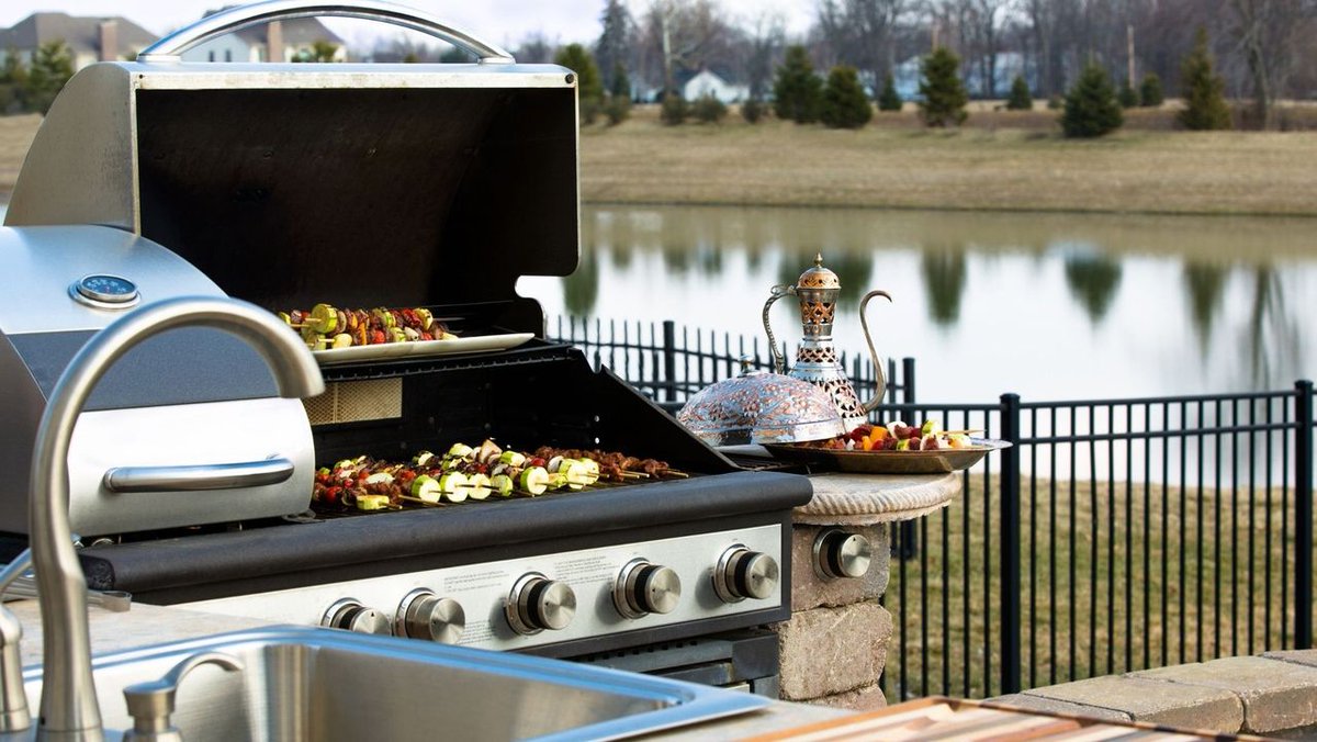 annaphillips655's tweet photo. Would you like an outdoor kitchen  area like this at your house?

Let us help you find the home you've been dreaming of! 
#outdoorkitchen #outdoorliving #outdoorcooking #bbq #outdoor #patio https://t.co/bD4QClHyZJ
