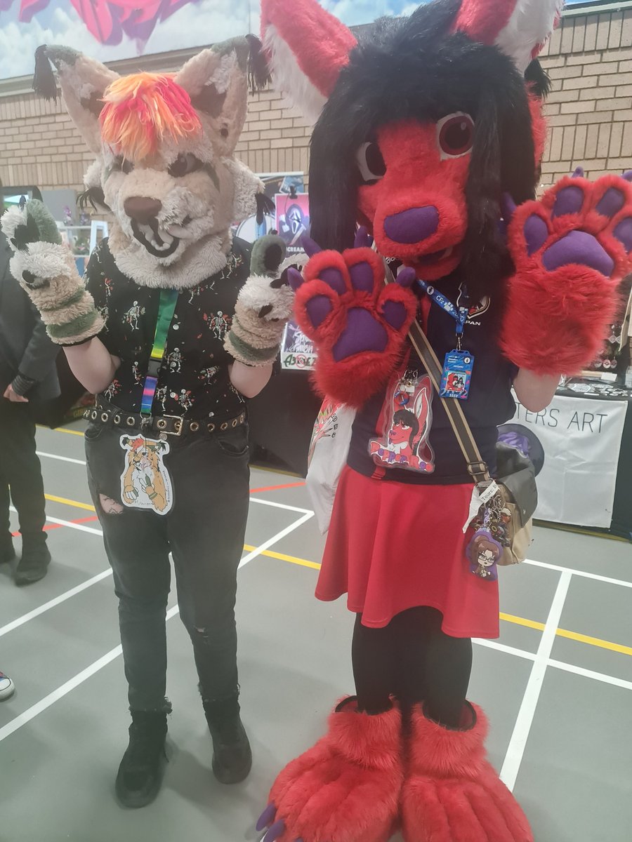 MetalGearHazumu's tweet photo. Furries of Beachside!
#Furry #Fursuit #Fursuiter #FurryFandom #FurryCommunity #Sodaroo #BeachsideComicCon #BeachsideComicCon2024 #LuxxEvents #TeamLuxx https://t.co/ILmt7bRMHA