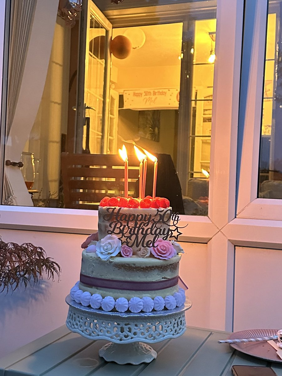 Mel Withero 💙 tweet media