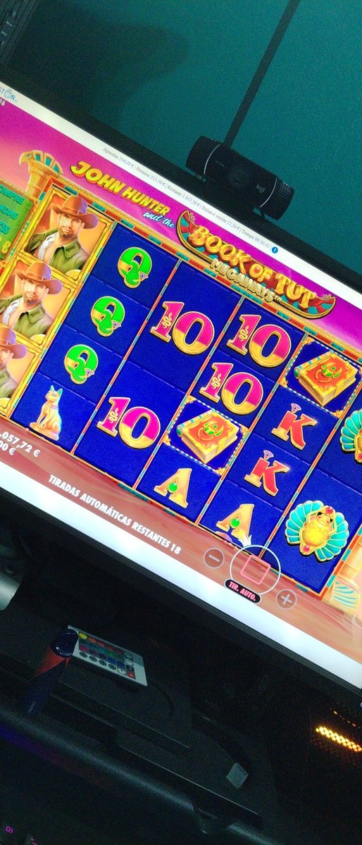 Estamos en directo en Twitch! Vienes o te doy miedo ?