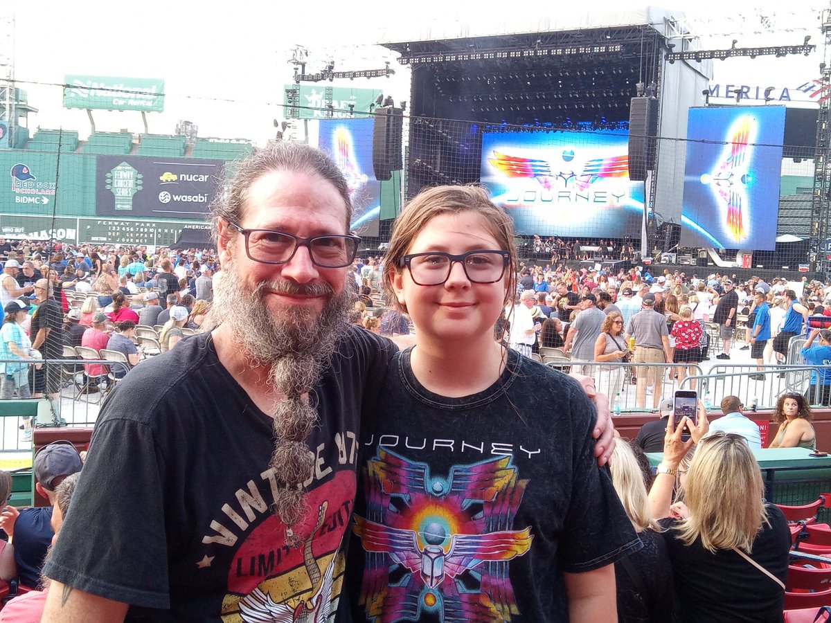 Me and the family at Fenway Park in Boston MA last night.... <a href="/AprilNJE88/">April</a> <a href="/DaedraSlayer4/">DaedraSlayer4</a> <a href="/LordArithon/">Lord Arithon</a> <a href="/thespicyshark/">The Spicy Shark</a> <a href="/HotSauceBlogger/">Hot Sauce Sensei</a> <a href="/fernsten79/">suzanne fernsten79</a> <a href="/DefLeppard/">Def Leppard</a> <a href="/JourneyOfficial/">JOURNEY</a> &amp; Steve Miller. Def's performance was after dark, bad pics from stage lights.