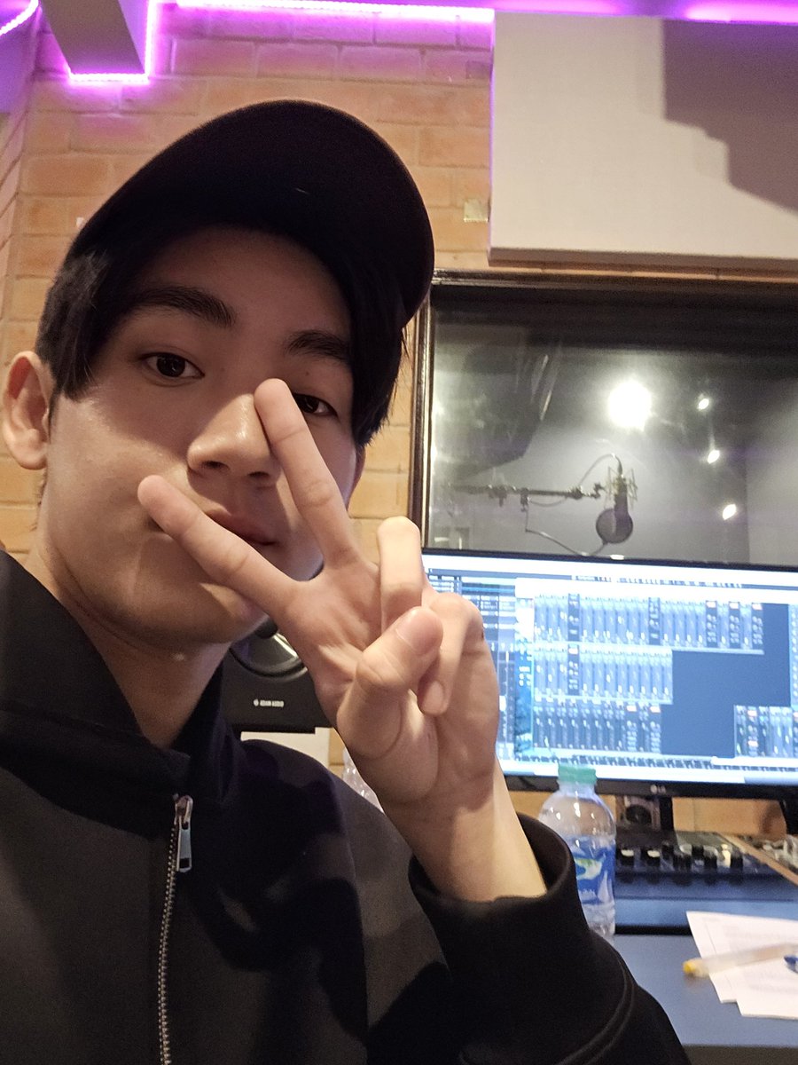 almondsleepp's tweet image. โกโก all done!😼✌🏻