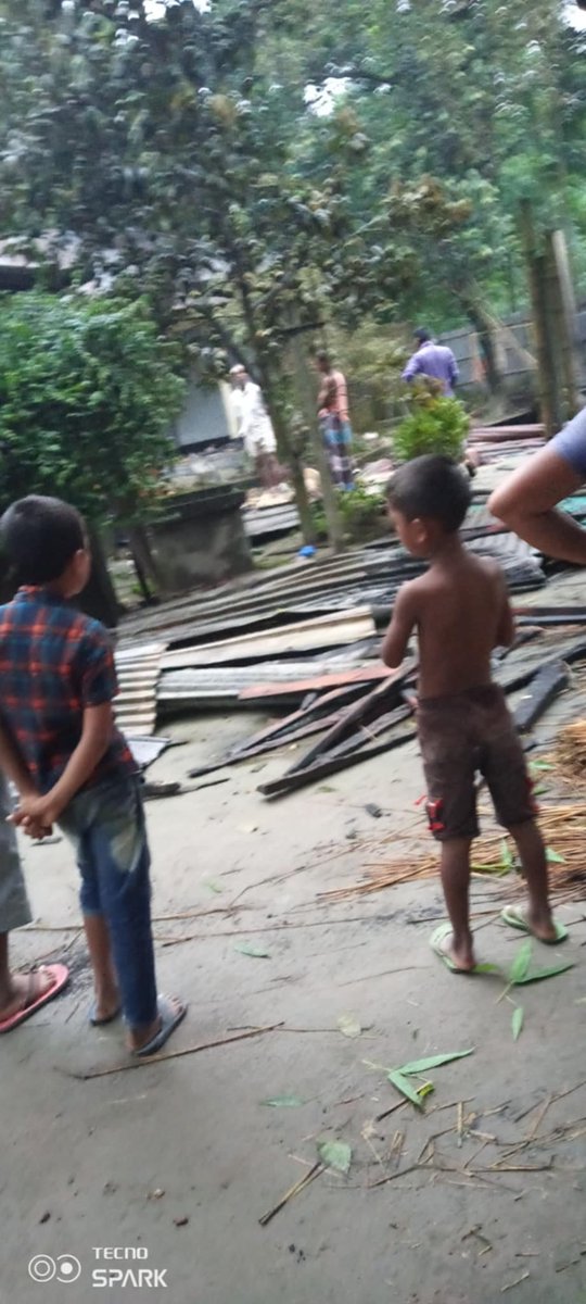 How can I keep quiet bro..
The area next to us.. the cry of a sister!
Who saved life by hiding in paddy field with 3 months old baby. We are not at peace.
Thakurgaon has stolen cows in the early hours of the morning these are samples!
#SaveHindusinBangladesh 
#SaveHindusTemples