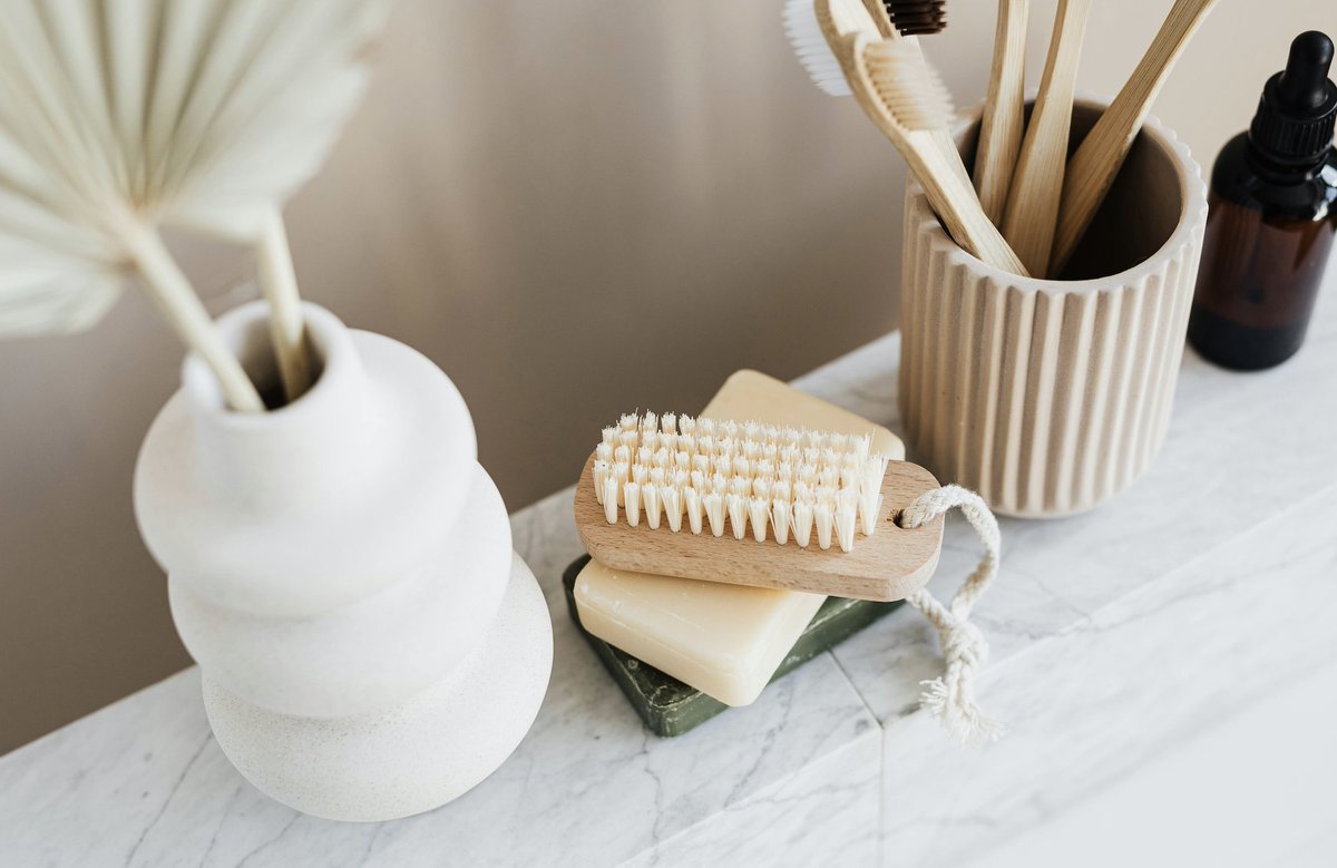 Embrace a sustainable lifestyle with simple swaps like reusable water bottles and bamboo toothbrushes! 🌿 Check out our tips and eco-friendly product recommendations to reduce your carbon footprint. #Sustainability #EcoFriendly #GreenLiving
theshortspine.com/blogs/news/emb…