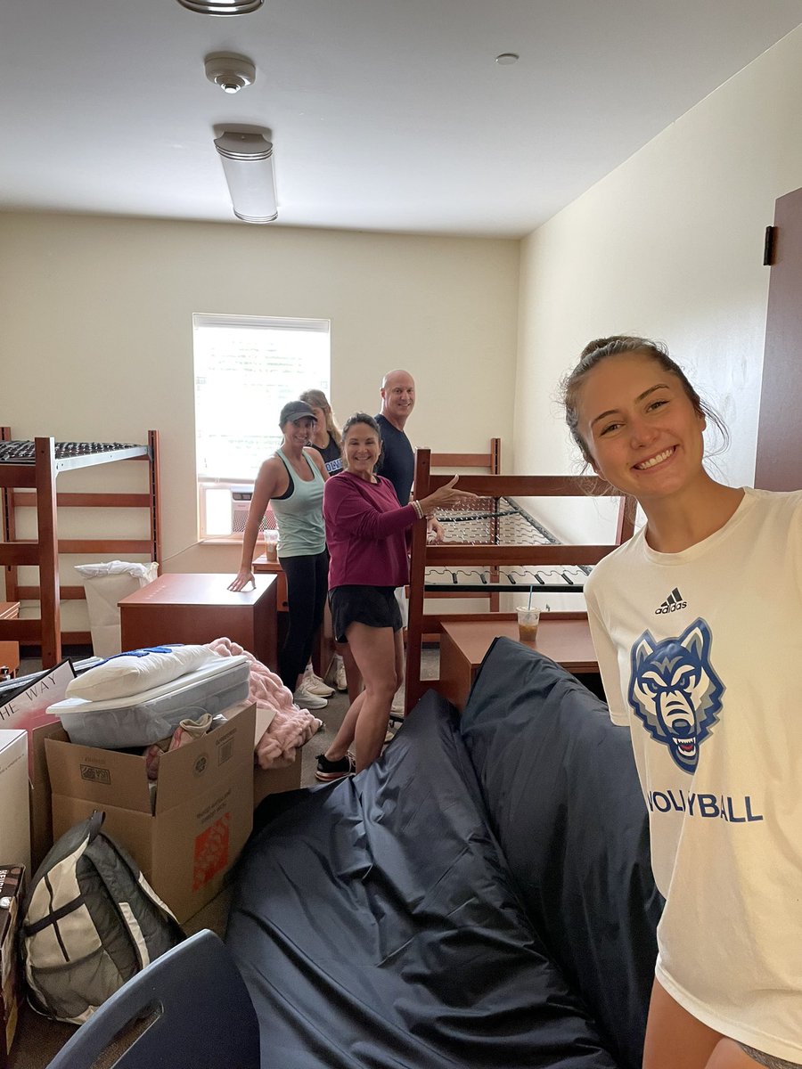 UWGWolvesVB's tweet photo. Our freshmen are officially moved in!! Ready to jump into preseason 🐺 https://t.co/tLR8nk1FQd
