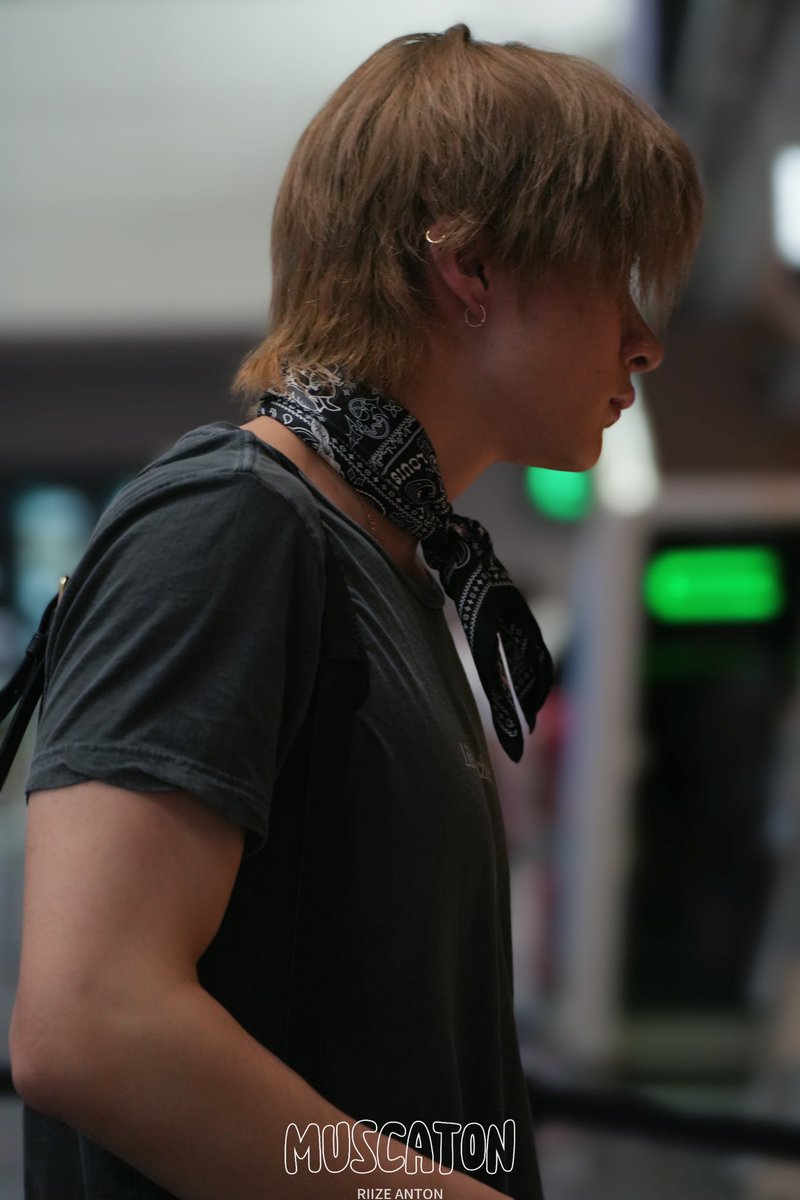 daintoiny's tweet image. ANTON LEE WTF?