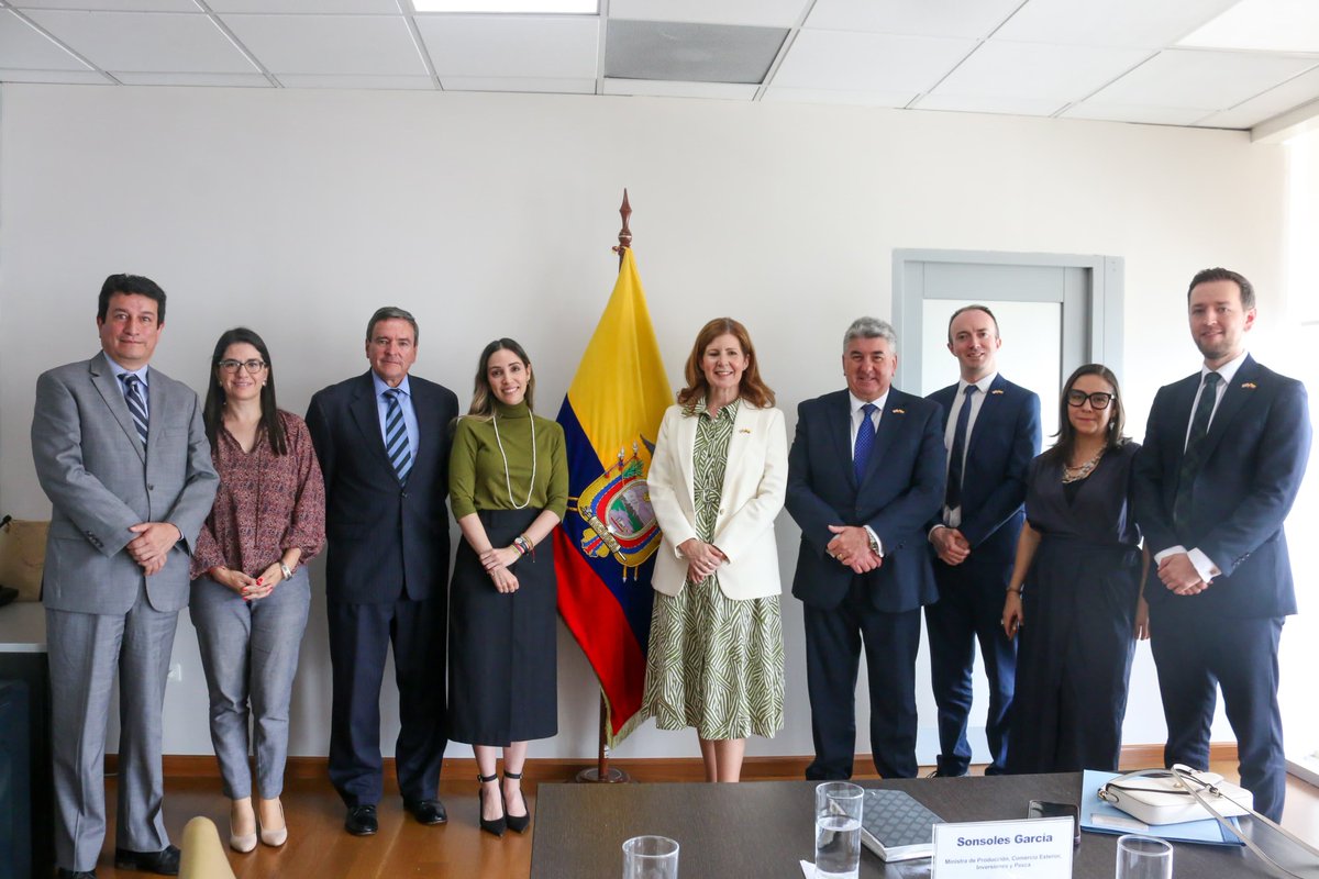Produccion_Ecu's tweet photo. ¡Impulsamos el comercio y las inversiones entre 🇪🇨🤝🇬🇧!

La ministra @SonsolesGOk se reunió con @JennyChapman, ministra para América Latina y el Caribe del Reino Unido, a fin de fortalecer la relación bilateral y aprovechar las oportunidades del acuerdo comercial vigente. https://t.co/VZzKARYyeT