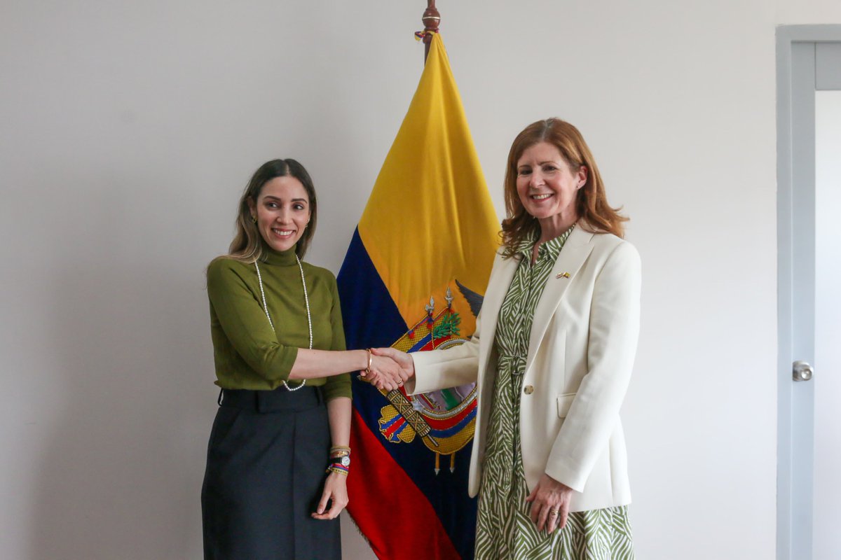 Produccion_Ecu's tweet photo. ¡Impulsamos el comercio y las inversiones entre 🇪🇨🤝🇬🇧!

La ministra @SonsolesGOk se reunió con @JennyChapman, ministra para América Latina y el Caribe del Reino Unido, a fin de fortalecer la relación bilateral y aprovechar las oportunidades del acuerdo comercial vigente. https://t.co/VZzKARYyeT
