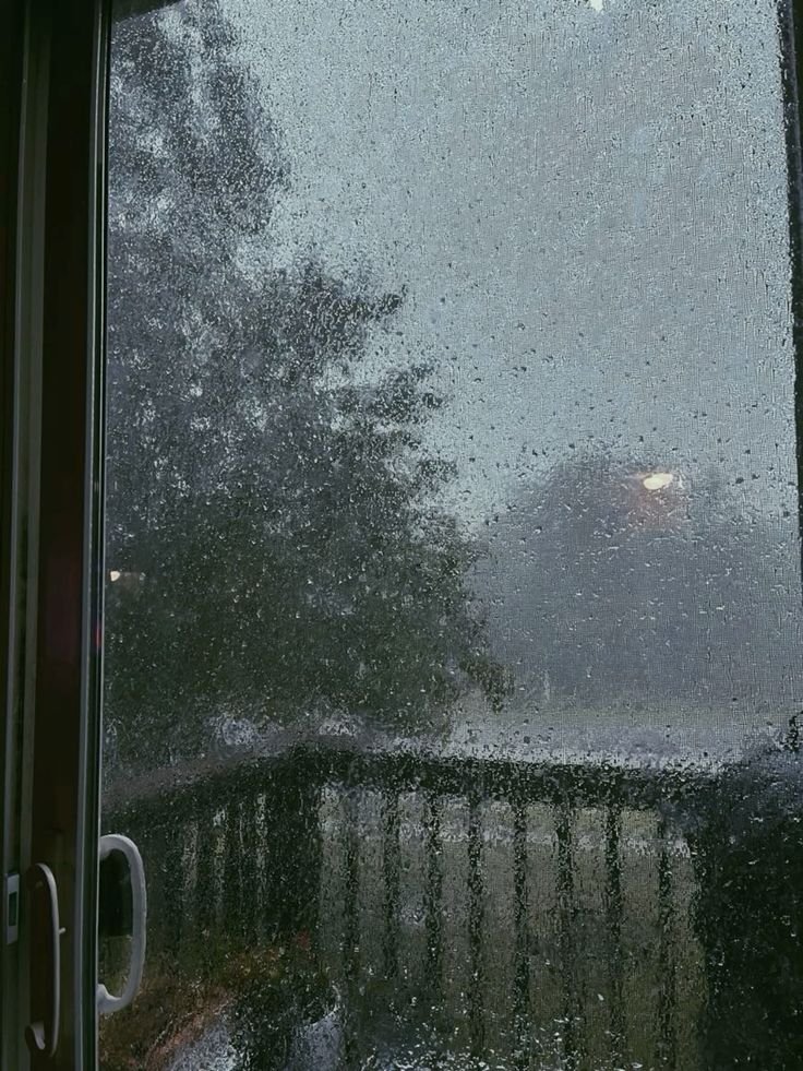 gIoomyweather's tweet photo. a photo you can hear https://t.co/6eHYD45mP6