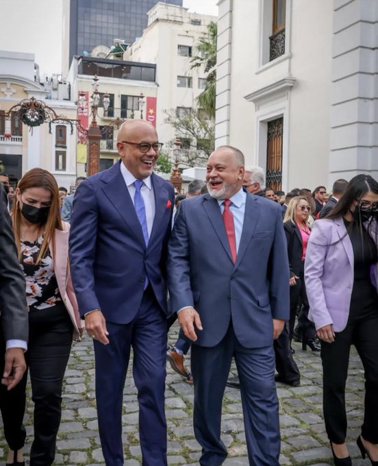 -¿Viste como RECULÓ el Departamento de Estado?

-Lo que pasa es que en NARNIA...no hay PETRÓLEO.