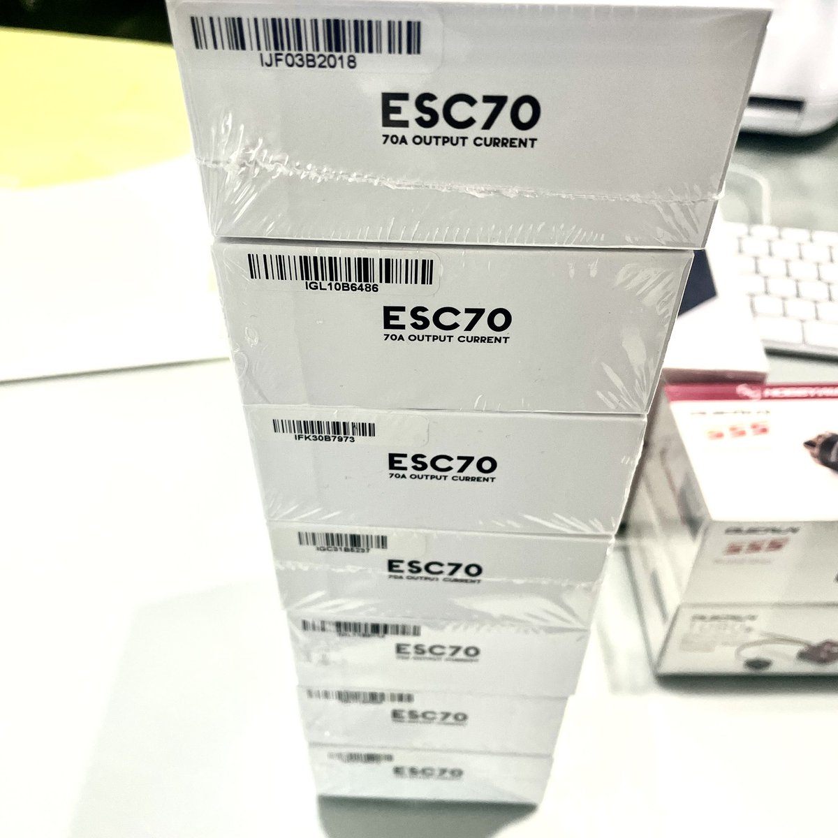 QwBe's tweet photo. ESC70使ってるなんて少数派だと思います。
確かに誰にでもお勧めする気になりません。
最近のファームアップで安定感増した（トラブルなし）気がします。
これと安価な7.4Vサーボ（魁GX 3212）の組み合わせを好んでます。

#ISDT #ESC70 ＃魁Project https://t.co/DirryVravr