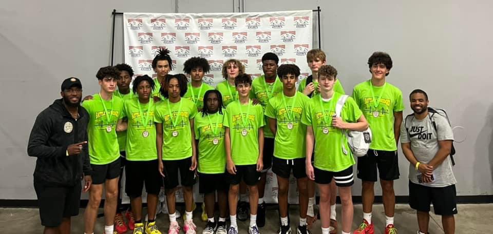 TysonDuke10's tweet photo. Kentucky Indiana Allstar game winners 77-44
10pts (2-4 from 3, 1 dunk) 3 reb, 2 assist, 2 steals, 1 block 
14yr, 6’3, co2028, East Jessamine https://t.co/U1iYJNPSk9