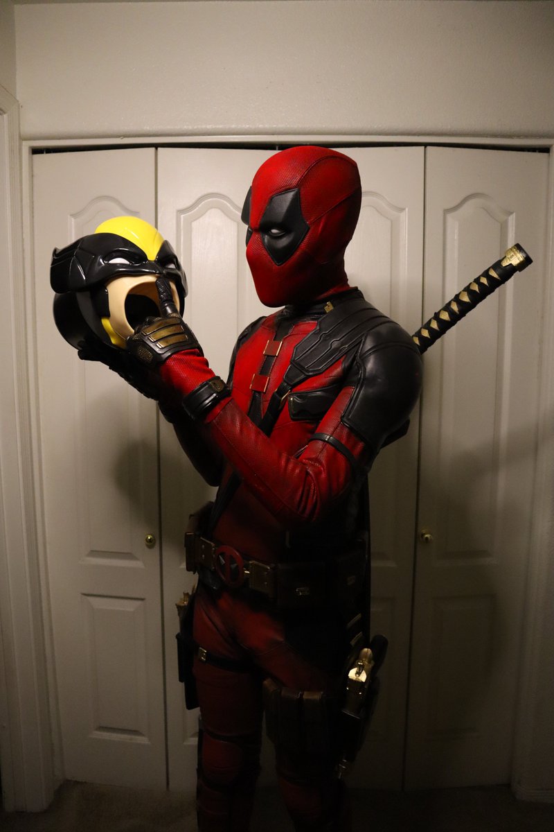 AZDeadpool1's tweet photo. I can't tell you how happy and excited I am to finally have a Deadpool movie suit added to my cosplay! It's absolutely GORGEOUS! @VancityReynolds @robertliefeld @deadpoolmovie #deadpool #deadpoolmovie #azdeadpool #DeadpoolAndWolverine https://t.co/JrHhhluX24