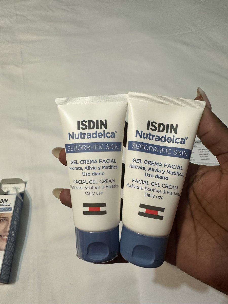 MassQue's tweet photo. @Clicks_SA I had made an online order for 2 face creams, 1 face cream was opened and used, in  old torn packing. I don’t know if this some kind of joke https://t.co/sA0GObhjzB