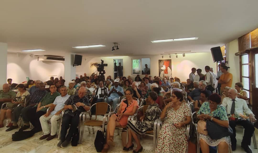 LOS 80 DE NANCY MOREJON se celebran ahora mismo en la sala Villena de la UNEAC repleta de amigos, colegas y admiradores de su obra. Se habla de Lezama, Rogelio Martínez Furé,  Eugenio Hernández Espinosa, Retamar, Alberto Pedro y Richard Egües. Y  habrá poesia.