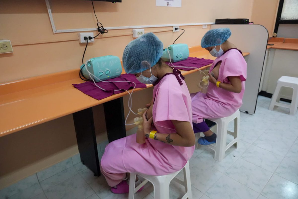 OPSECU's tweet photo. .@OPSECU a través de su Fondo Estratégico, en #ApoyoALaLactancia y a @Salud_Ec, entregaron al @HGIsidroAyora pasteurizadoras, enfriadores y aparatos de baños maría, para fortalecer el banco de leche. Se invirtió USD 260 mil en 7 hospitales. 

#SemanaMundialDeLaLactanciaMaterna https://t.co/YqgPFcIQMf