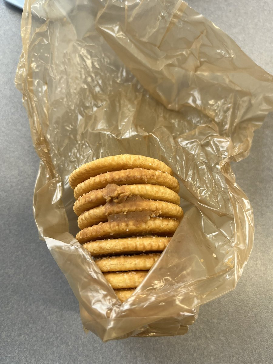 logan3mc's tweet photo. Bought a box of original ritz and every sleeve has traces of peanut butter... could be an issue for @Ritzcrackers https://t.co/g1jZJyckd4