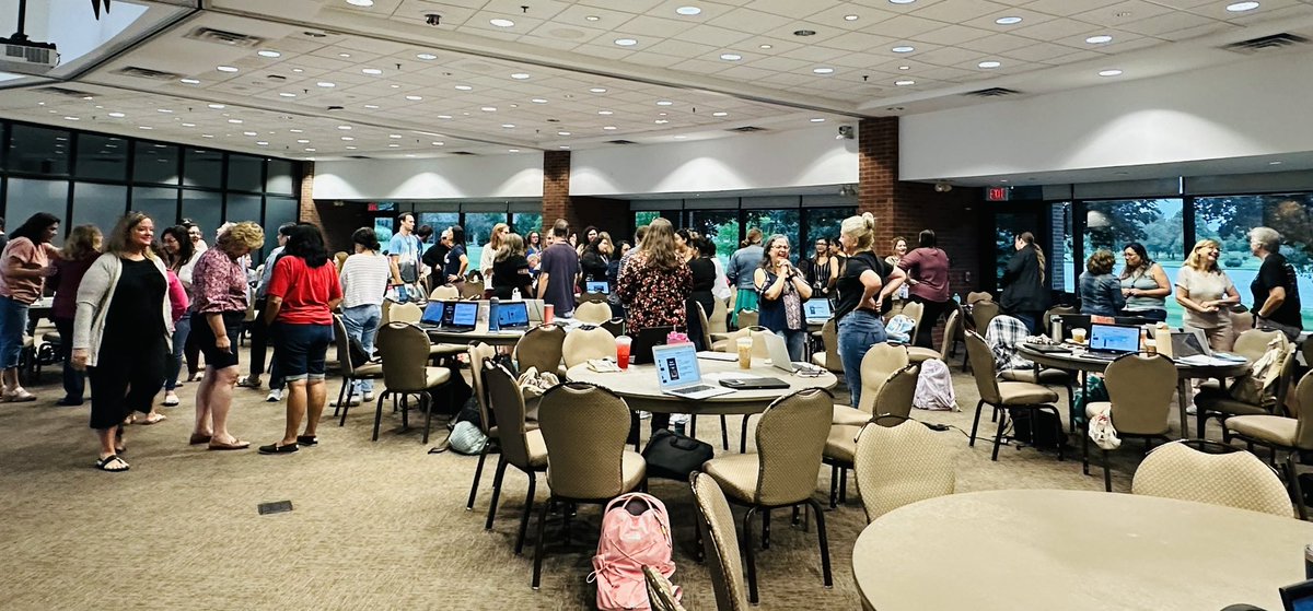 InstructionSupt's tweet photo. We had over 100 Larkin Network teachers attend our voluntary Student Success training today!! 🙌🙌 @sdu46 @U46TeamED #larkinnetwork #whereawesomethrives https://t.co/RLUIX7NbHx