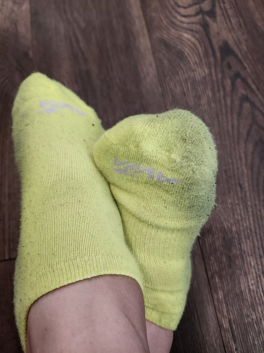 dirtybbw1987's tweet photo. I'm bored and hungry who will buy my food and watch me eat or buy my smelly stinky socks to rub all over that tiny nub of a Cock pay tribute and let's talk can you guess the color of my lips? 
#feetfetish #sockfetish #fatfetish #bellyfetish #fatbelly #sellingcontent #dirty https://t.co/zAsCSRC6rb