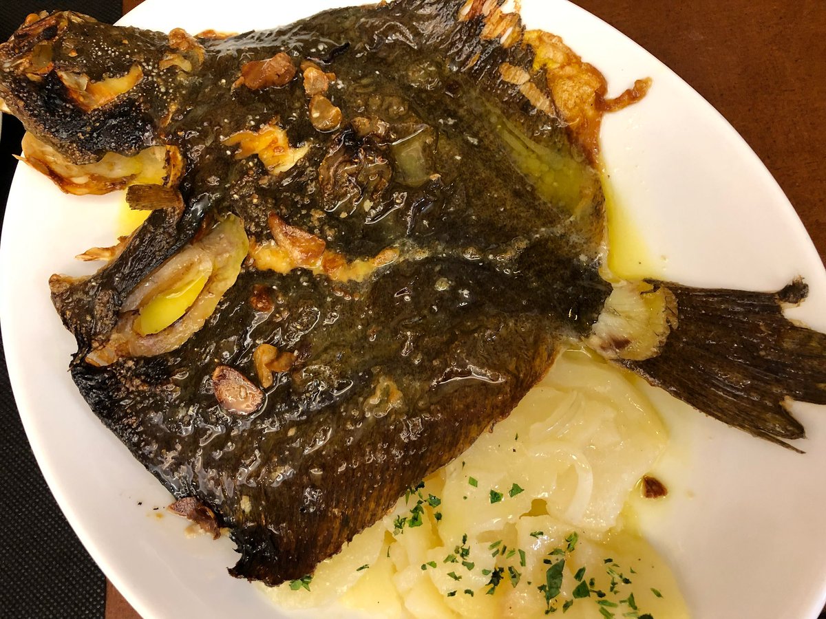 TxuletaRest's tweet photo. Haragia parrillan… eta arraina, zergatik ez? Pescado a la parrilla, con toda su esencia y sabor, como este #rodaballo salvaje. ¡Pedidlo en barra, terraza o comedor! #txuleta https://t.co/FWqLqC2uHc