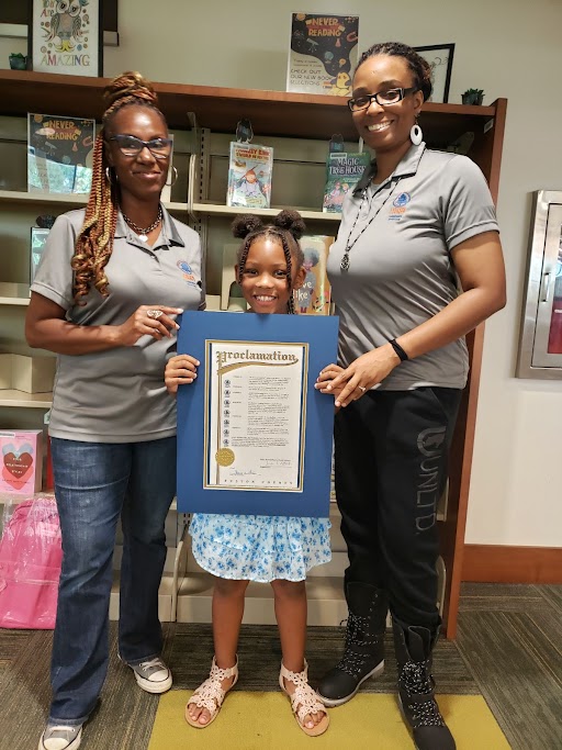 fulcolibrary's tweet photo. A superstar reader, read over 245 books this summer! Commissioner Arrington recognized her accomplishment by proclamation, and the Fulco Board of Commissioners declared July 24, as "BRISTYL STAFFORD APPRECIATION DAY"

#Summerreading #books #atlanta #southfulton #fulcolibrary https://t.co/8j8dntjM0z