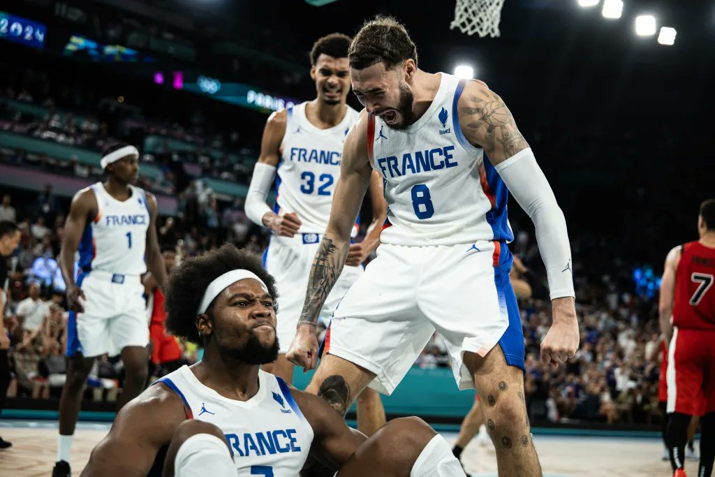 Be_BasketFr's tweet photo. 🤩🤩🤩 𝙇𝙖 𝙧𝙚́𝙙𝙚𝙢𝙥𝙩𝙞𝙤𝙣 𝙗𝙡𝙚𝙪𝙚 ! 

🇫🇷 Exploit majuscule de l'équipe de France qui sort le Canada (82-73) !

🚀 Les tricolores joueront une place en finale olympique jeudi face à... l'Allemagne ! 

💯 BRAVO : https://t.co/6XNXZMqseW https://t.co/GikfgEbZgi