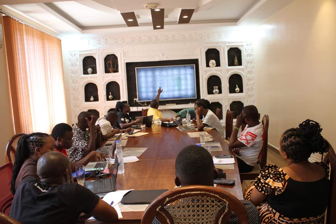 IsaacWKinyua's tweet photo. @coast_hub It was rewarding to train the International Republican Institute (IRI) #YouthCohort 𝗜𝗦𝗗 𝗠𝗢𝗠𝗕𝗔𝗦𝗔 on #budgets for better engagement in demanding for accountability, transparency and service delivery in Mombasa County.
#publicfinance https://t.co/cxNHdyZ9kB