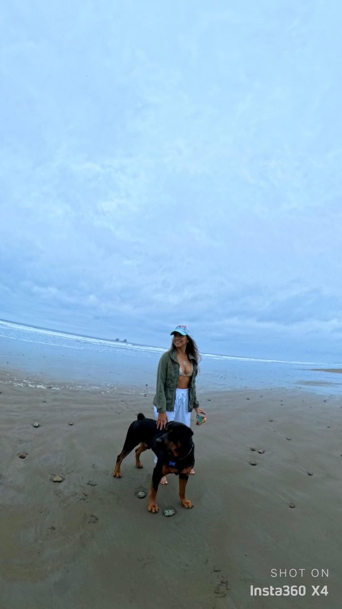 La simplicidad de la vida.

Garúa.

Café.

Caminata por la playa.

Los Ahorcados.

🐶 Zeus vigilante.