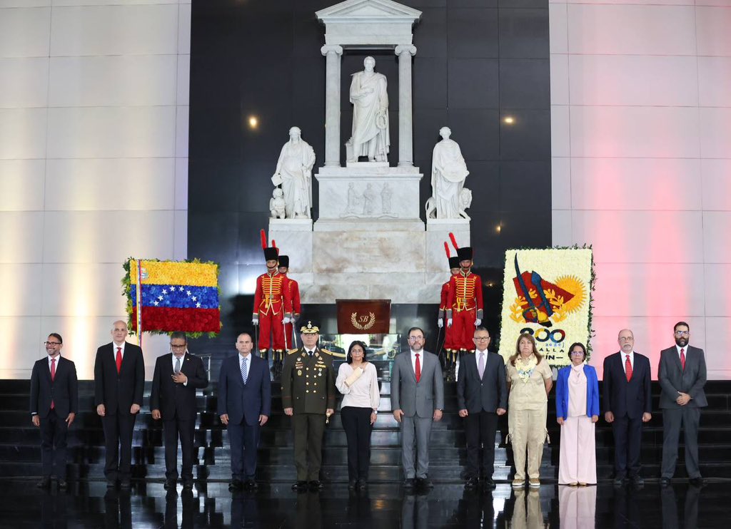 MPPRIJP (@mijpvzla) on Twitter photo 🇻🇪 Desde el Panteón Nacional, en Caracas, la vicepresidenta Ejecutiva de la República, <a href="/delcyrodriguezv/">Delcy Rodríguez</a>, en compañía de autoridades nacionales, participaron en el acto en conmemoración al Bicentenario de la Batalla de Junín.
#LoQueDigaNicolás 🇻🇪 Desde el Panteón Nacional, en Caracas, la vicepresidenta Ejecutiva de la República, <a href="/delcyrodriguezv/">Delcy Rodríguez</a>, en compañía de autoridades nacionales, participaron en el acto en conmemoración al Bicentenario de la Batalla de Junín.
#LoQueDigaNicolás
