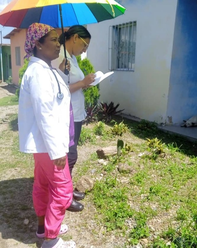 Somosivss's tweet photo. Durante la ejecución del plan Yo Te Busco, Yo Te Quiero, llevado a cabo en el estado Yaracuy, se atendieron 32 nuevas embarazadas en mil 48 casas visitadas.

#LoQueDigaNicolás
@NicolasMaduro 
@MagaGutierrezV 
@ConCiliaFlores https://t.co/FAWBZ9EH6i