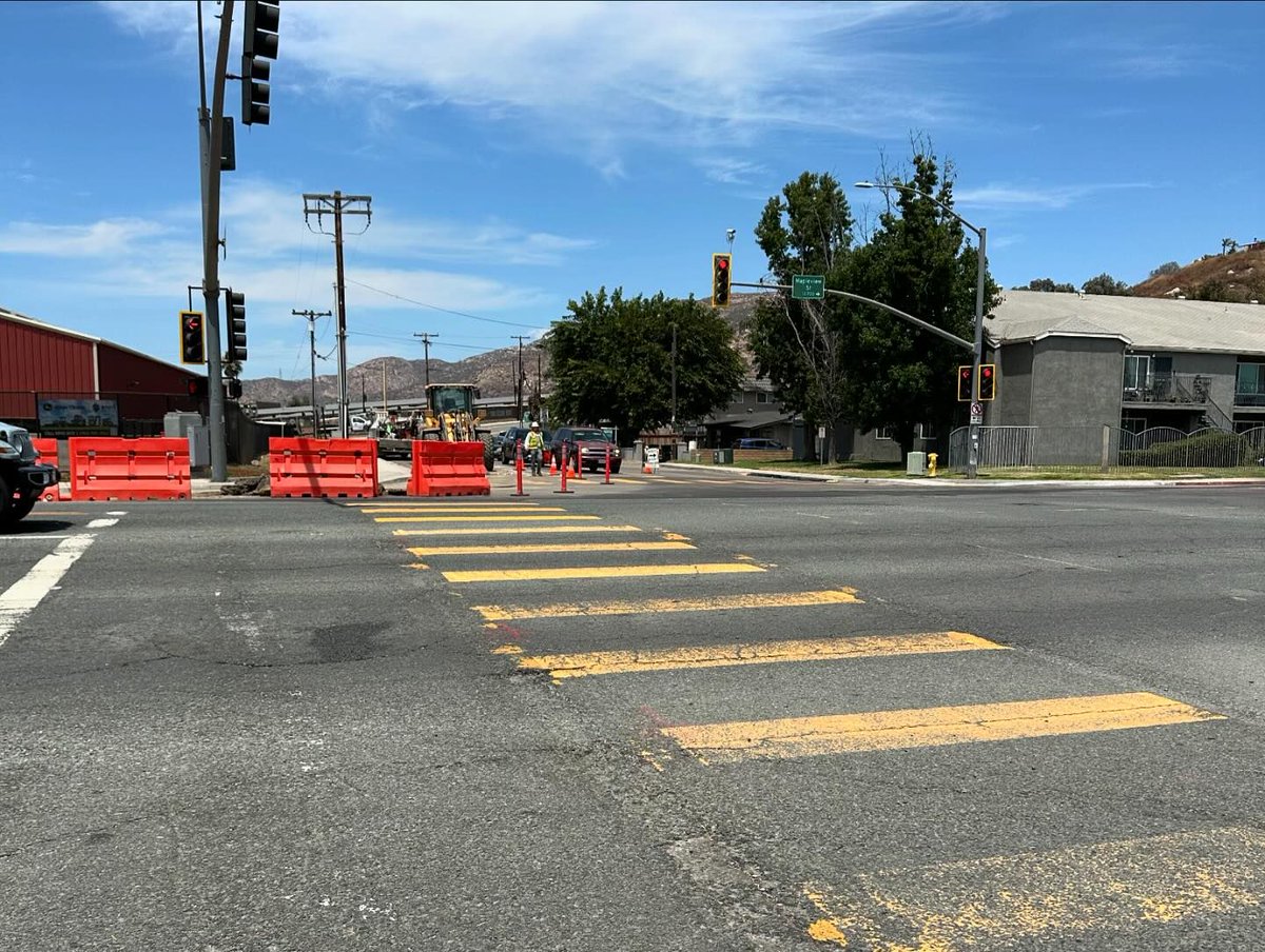 REMINDER: Expect temporary traffic control with lane closures next to El Capitan High School in #Lakeside. We expect to be in this area for the next few weeks for purified water pipeline installation. Please plan for additional traveling time on Mapleview &amp; Ashwood Streets.