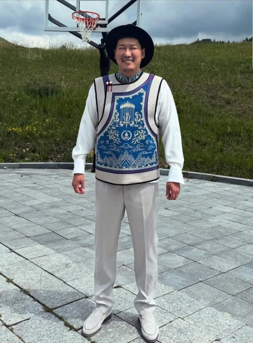 Энэ дуракт хариуцлага тооцно биздээ!?
Эмчгүй явна гэдэг баыж боломгүй!!!