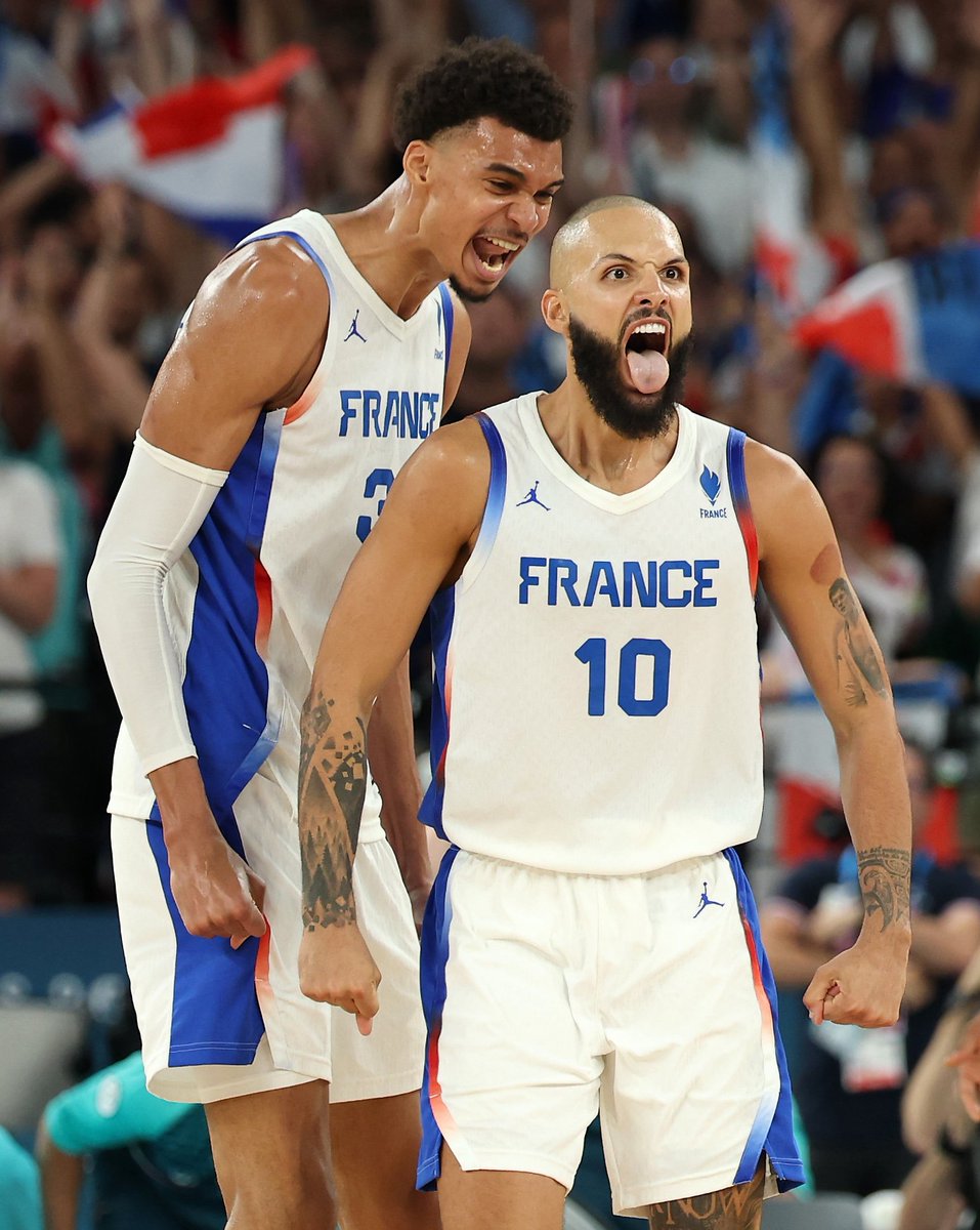Evan Fournier.

Un coup de gueule qui a fait bouger les choses, du mal à croire que sans sa sortie médiatique, les Bleus auraient pu réussir une telle perf'.

PATRON. 🫡