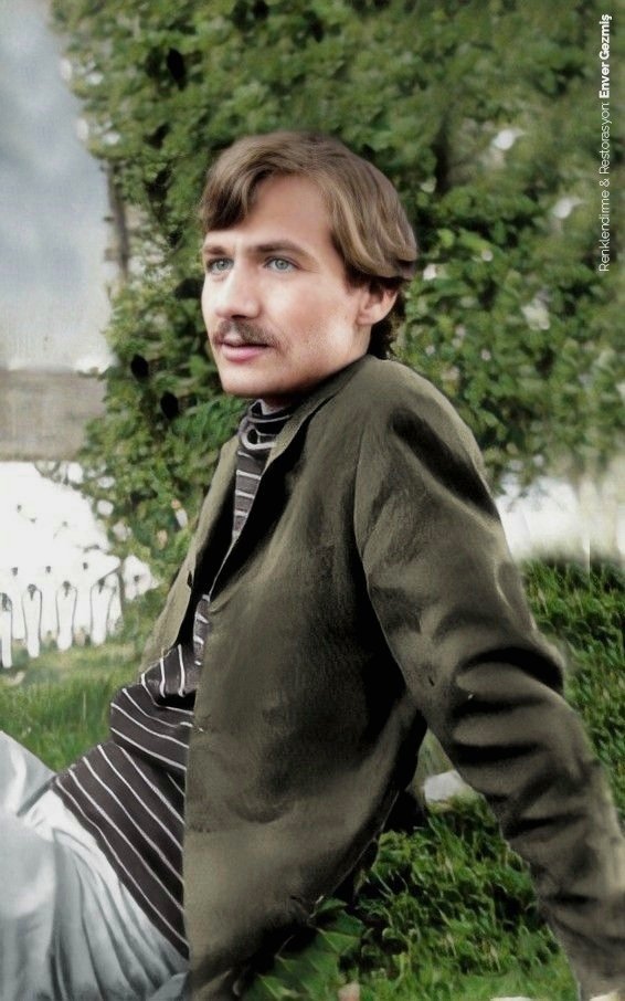 "Yırtarak geçiyor kalbimizden
Hayatı törpüleyen zaman"

Arkadaş Zekai Özger, Günler Perişan