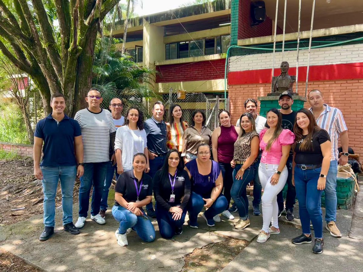 La Institución Educativa Académico recibió a los Docentes seleccionados por el Ministerio de Educación, Colombia programa y British Council para ser parte de los Nodos de pensamiento computacional de las IE: Sor María Juliana, GABO y Académico.